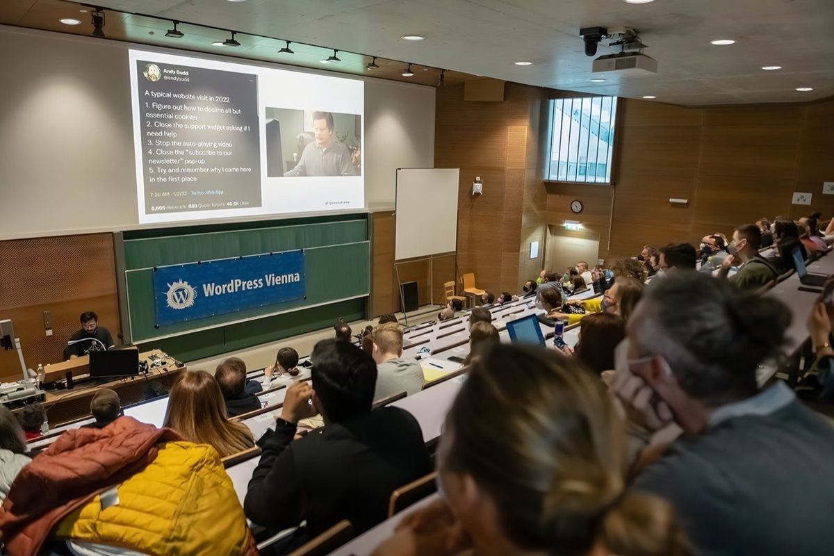 The audience at WordCamp Vienna watching a slide